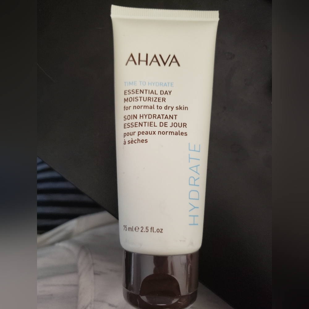 AHAVA Essential Day Moisturizer - Normal To Dry Skin